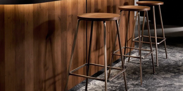 Rozdelenie a história barových stoličiek